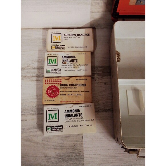 Vintage / Very Old Metal Tin Collectible First Aid Medical Supply War Time - Picture 16 of 16